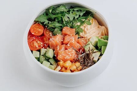 Поке с лососем острый