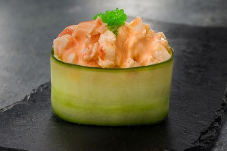 Гункан с креветкой