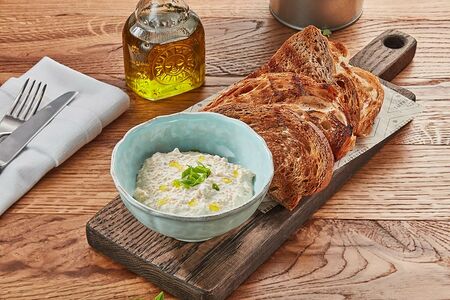 Икра щучья на хрустящем тосте