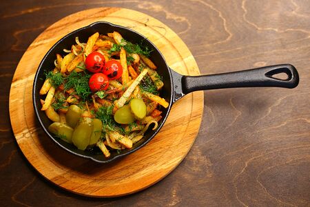 Картошка с лучком по-домашнему