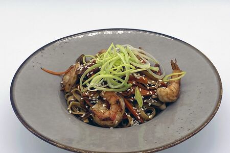 Удон с креветками в соусе терияки