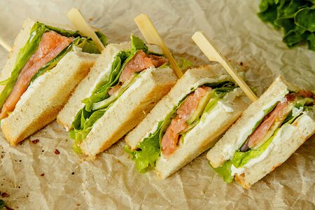 Клаб-сэндвич с лососем