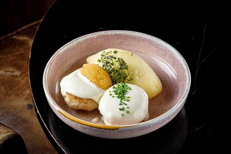 Котлета из щуки с икрой и картофельным пюре