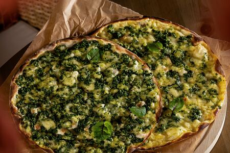 Ламаджо с сыром и шпинатом