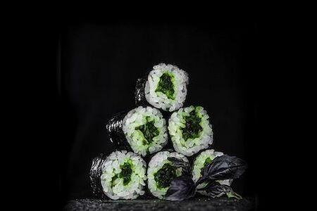 Чука маки ролл (с салатом чука)