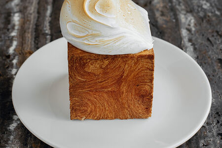 Лимонный куб с меренгой