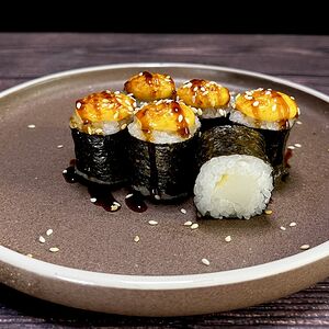 Запечённый мини-ролл с масляной рыбой