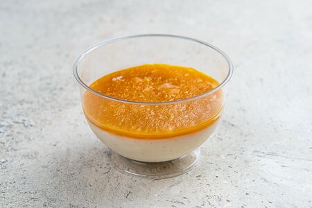 Панакота с пюре манго