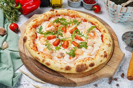 Пицца с креветками и рукколой
