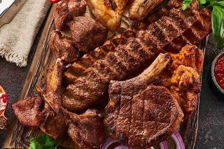 Мясная тарелка на компанию