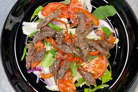 Тёплый салат с телятиной