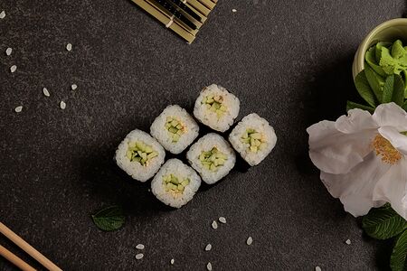 Мини-ролл с креветкой