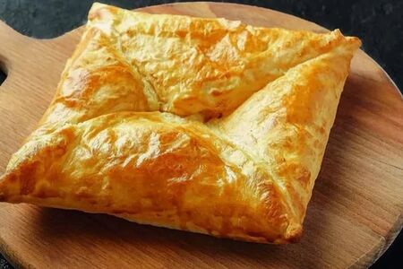 Хачапури из слоёного теста