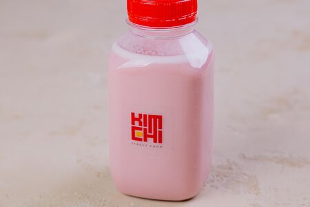 Клубничное молоко