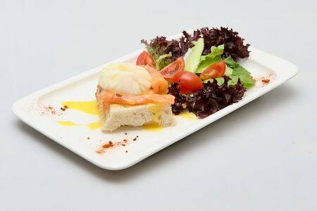 Яйцо Бенедикт со слабосоленым лососем