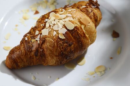 Миндальный круассан