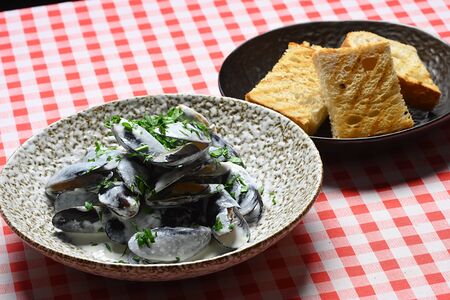 Мидии в соусе дорблю