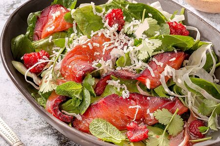 Салат с лососем и фенхелем