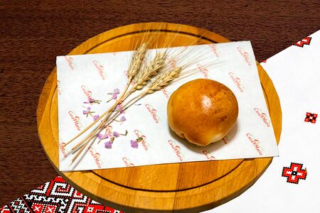 Пампушка пшеничная с чесноком