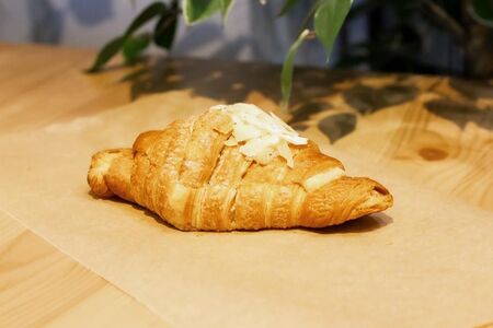 Круассан миндальный