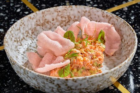 Тартар из форели с авокадо