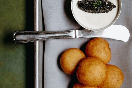 Пончики с чёрной икрой