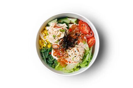 Поке с лососем и снежным крабом в соусе спайси