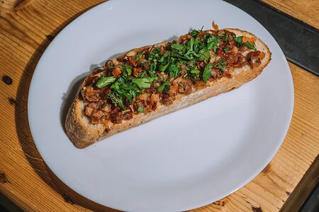 Брускетта с лососем