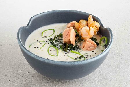 Суп Сливочный с лососем и тигровой креветкой