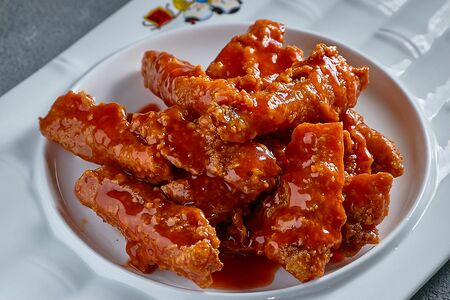 Филе рыбы в кляре в кисло-сладком соусе