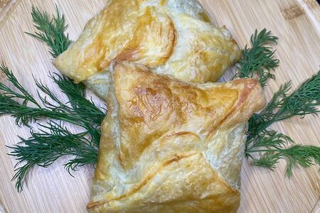 Слойка с ветчиной и сыром