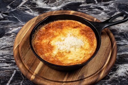 Омлет с моцареллой и пармезаном