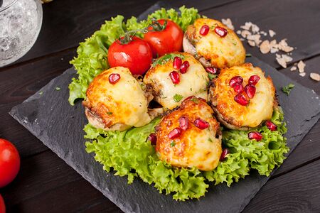 Грибные шляпки с жюльеном