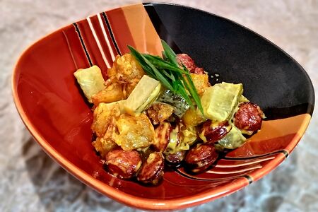 Теплый салат с баварскими колбасками