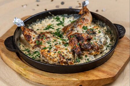 Перепелка с сливочном соусе