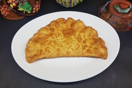 Чебурек по-батумски со свининой и говядиной