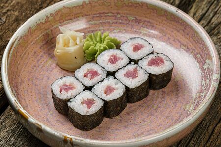 Классический ролл с тунцом