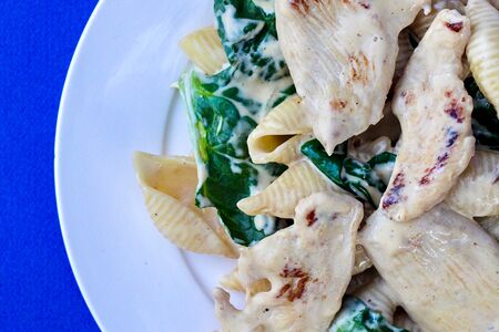 Паста с куриным филе в сливочном соусе