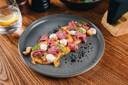 Драники, ростбиф, белые грибы, трюфельный мусс