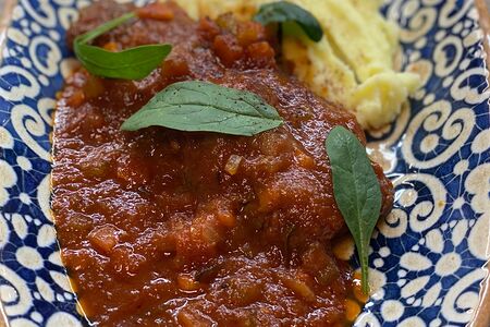 Томленая говядина с картофельным пюре