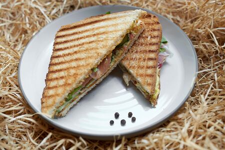 Сэндвич с пармской ветчиной