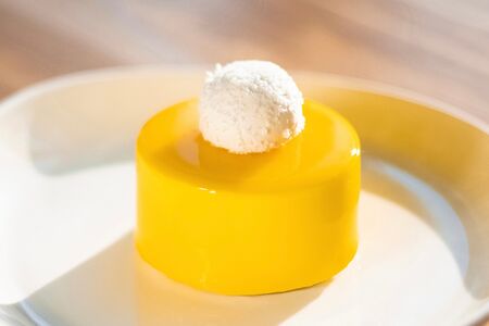 Муссовый десерт Манго-ананас