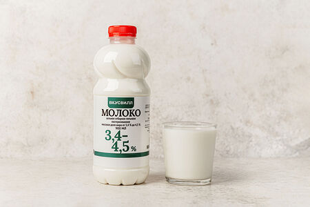 Молоко цельное в бутылке