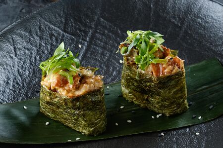 Гункан с угрём