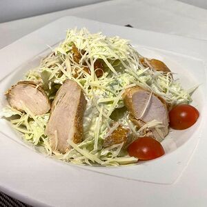 Салат Цезарь с курицей