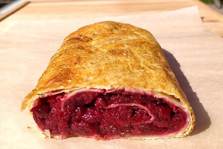 Штрудель с вишней