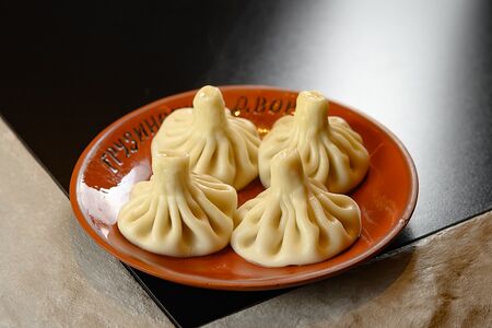 Хинкали со свининой и говядиной