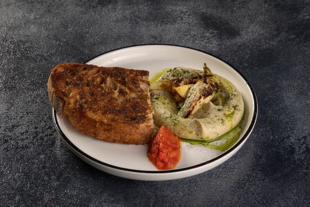 Хумус из артишока с чили и печеным перцем