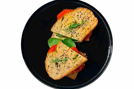 Сандвич с печёным перцем и тофу