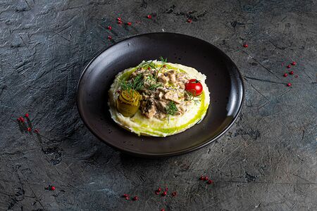 Бефстроганов из говядины с картофельным пюре